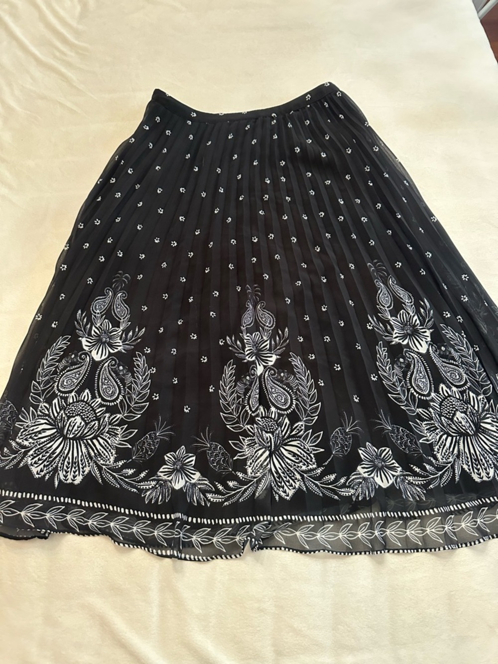 FARM Rio Black pleated Midi Skirt with White Floral Border print 38214 - Picture 8 of 12